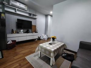 Stunning Condo - BTS On Nut - Pool, Gym, Wi-Fi
