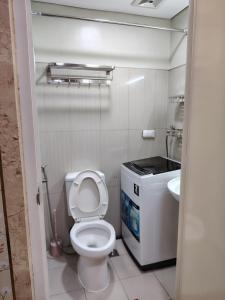 Twin Beds at Shell Residences Near NAIA and MOA - Aiza V