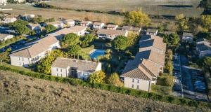 Appartements Lumaia - Vue cite, terrasse & Piscine : photos des chambres