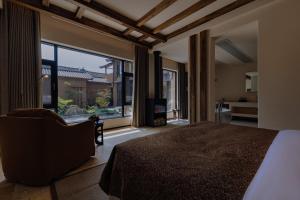 Shaxi Fengyasong Village Hotel