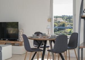 Appartements Lumaia - Vue cite, terrasse & Piscine : photos des chambres