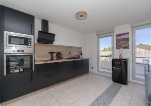 Appartements Lumaia - Vue cite, terrasse & Piscine : photos des chambres