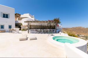 Luxury villa with stunning views above Kalo Livadi