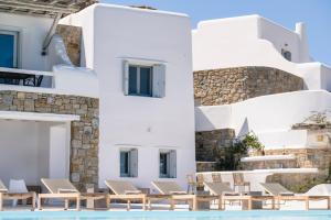 Luxury villa with stunning views above Kalo Livadi