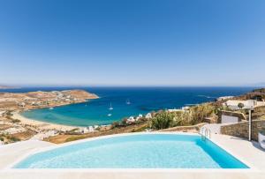Luxury villa with stunning views above Kalo Livadi