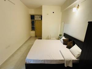 Spacious 2BHK Kashi Vishwanth Perfect for Families