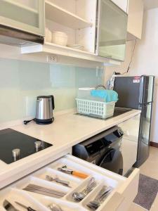 清迈市区Astra condo 屋顶无边泳池可步行至夜市