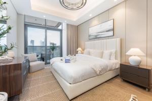 Free housekeeping visits during your stay - StayShort - 1 Bedroom in Nobles Tower with Burj Khalifa Views