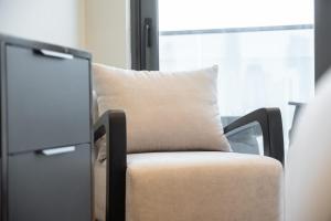 Free housekeeping visits during your stay - StayShort - 1 Bedroom in Nobles Tower with Burj Khalifa Views