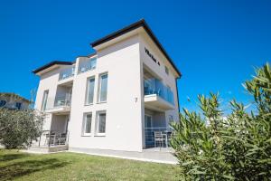 Apartments Villa Navi