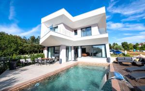 Beachfront Villa Bella