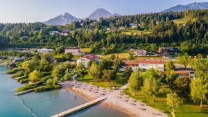 Superior One-Bedroom Apartment with Balcony and Lake View room in Strandhotel Faak
