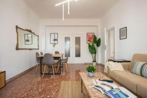 R&R-Tuscolana spacious apartment front of the Subway