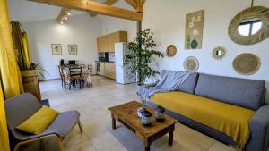 Maisons de vacances Gite le Micocoulier : Maison 1 Chambre