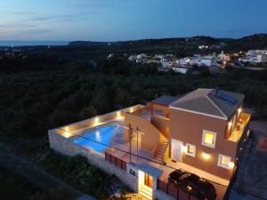 Elegant villa with sea view in Crete
