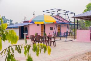 Sauraha Cottage