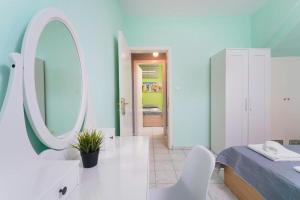 Las sirenas maisonnettes by the beach groundfloor and semi basement