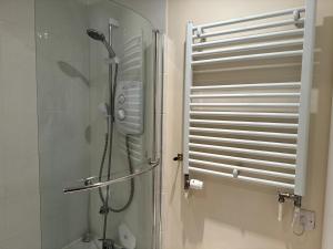 Gulls, charming seaside cottage, centrally located