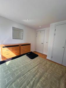 Bright city escape in Canary wharf