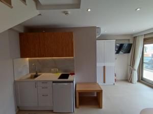 Theros Summer Suite 1