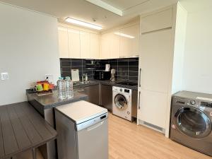 3BR 2BA 84m2 High Floor