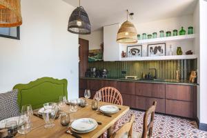 Maisons de vacances La Maison D-Ambre - Jacuzzi - Sauna- Clim : photos des chambres