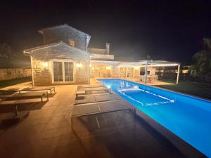 "Villa Nina" Exklusive Porec-Rakovci, Meerblick, privater Pool, 1000m2 Grundstück