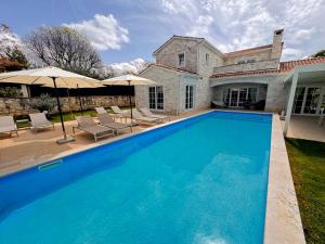 "Villa Nina" Exklusive Porec-Rakovci, Meerblick, privater Pool, 1000m2 Grundstück