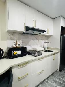 Baguio Condo - City Hub - Urban Oasis in Pines with Pool & Mountain View