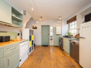 Unique 1 Bed over 3 Floors with Private Terrace - Pass the Keys