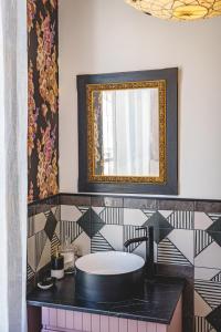 Maisons de vacances La Maison D-Ambre - Jacuzzi - Sauna- Clim : Maison 4 Chambres