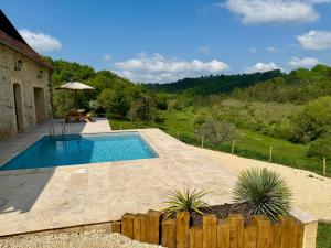 Maisons de vacances Gite de charme avec piscine 4 chambres : photos des chambres