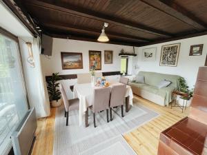 Peaceful Nature Cabin Jolly 