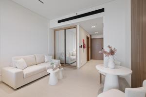 Daniels Studio at Marasi Drive with Canal View