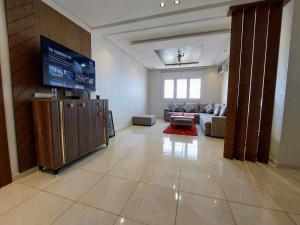 Bright & Modern Apartment near Technopolis