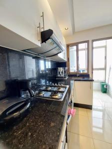 Bright & Modern Apartment near Technopolis