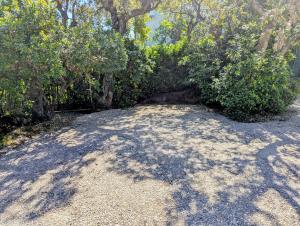 Eucalyptus, calme entouré de verdure et près de la mer