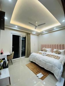 Private 1 BHK Serviced Apartments Sector 52 Near Millennium City Metro Station Gurgaon