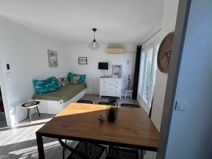 M T2 climatisé à100m de la plage ,des bateaux ,des commerces, Une terrasse ensoleillée