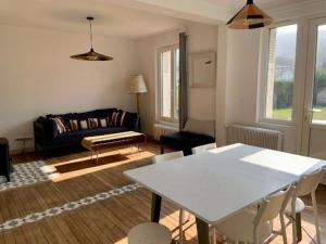 Le Bocage, maison avec grand jardin et parking