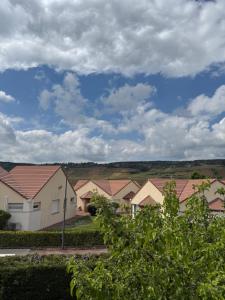 Joli studio au Rez de chaussée - 3hvězdičkové hotely ve městě Beaune