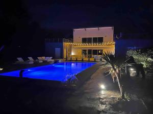 Villa Californie avec piscine près du circuit des 24H