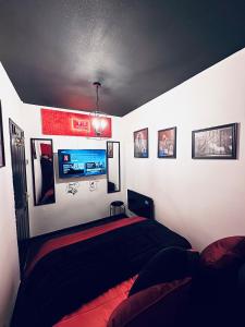 Play Queen - A Playful Unique Hot Tub Retreat