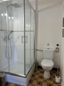 Maisons de vacances Beautiful Big Home with Swimming Pool and Nature Grounds : photos des chambres