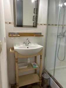 Maisons de vacances Beautiful Big Home with Swimming Pool and Nature Grounds : photos des chambres