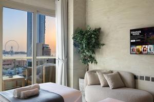 Lovely Dubai Eye & Sea View, 3 mints to beach