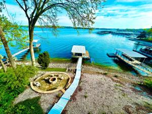 Shady Gator Cove-3bed2bathhottubfirepitdock - Ubytování bez kategorie ve městě Lake Ozark