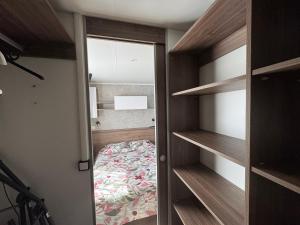 Un toit sur le bassin Bungalow solaire