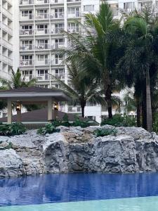 Gracies Suites by Staycation With FREE Parking