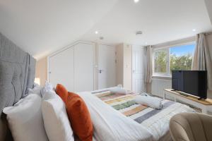 Stylish 4-bedroom, 2-Bathroom Home in Brightside Avenue